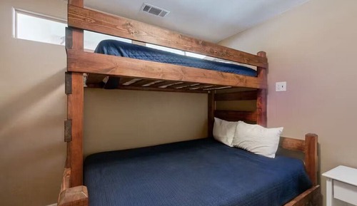 House, Multiple Beds, Balcony (Vineyard Haus (Chard and Shir))