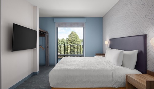 Suite, 1 King Bed, Mountain View (Roll-In Shower)