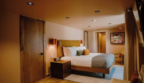 Premier Suite, 1 King Bed (Adobe House)