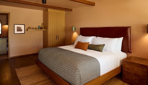 Deluxe Room, 1 King Bed (ADA)