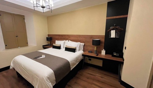 Junior Studio Suite
