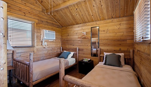 Basic Cabin [5,6,7,8] Multiple Beds, Shared Bathhouse
