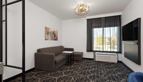 Suite, 1 King Bed, Non Smoking