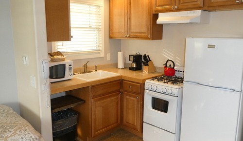 Stephenson 3 Deluxe Room, 1 King, Parking (Not Pet Friendly)