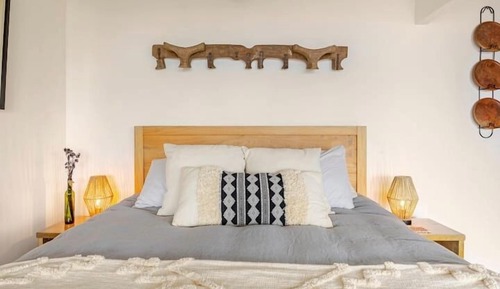 Panoramic Studio Suite, 1 Queen Bed, Balcony, Mountain View