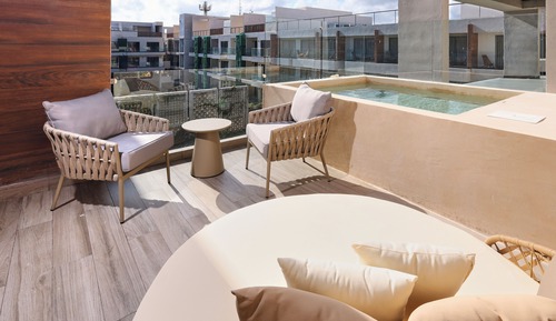 Suite, 1 King Bed, Pool View