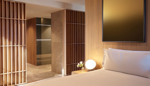 Executive Suite (Bath/Shower)