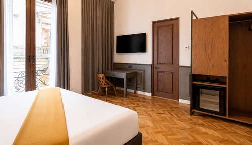 Luxury Room, 1 King Bed, Bathtub, City View