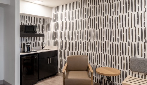 Suite, 2 Queen Beds, Roll-in Shower (Mobility Accessible)