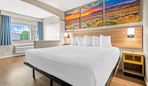Room, 1 King Bed, Non Smoking