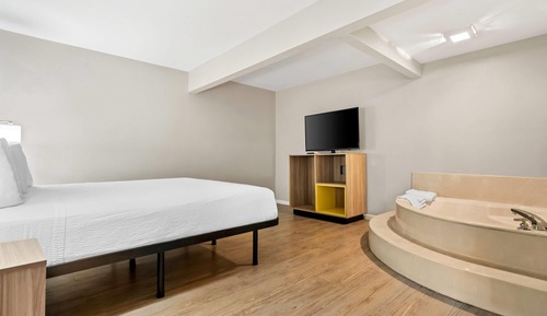 Deluxe Studio Suite, 1 King Bed, Non Smoking