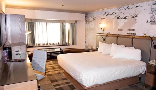 Room, 1 King Bed, Non Smoking (Upgraded)