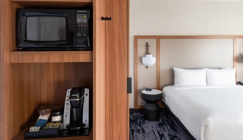 Room, 1 King Bed, Hearing Accessible (Roll-in Shower)