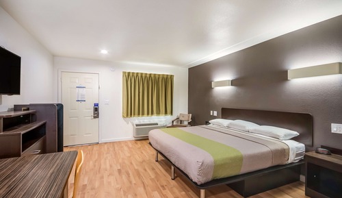 Deluxe Room, 1 King Bed, Accessible, Non Smoking