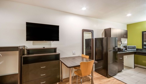 Deluxe Room, 2 Queen Beds, Non Smoking, Kitchenette