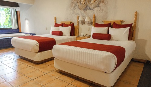 Terrace Suite with 2 beds and Jacuzzi