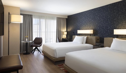 Room, 2 Queen Beds, Accessible, Bathtub
