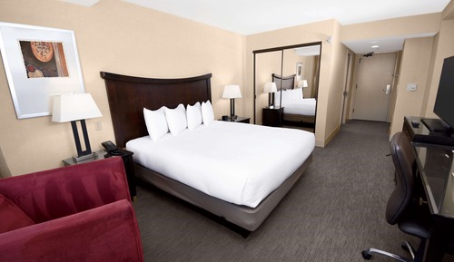 Room, 1 King Bed, Accessible (Mobility/Hearing, Roll-in Shower)