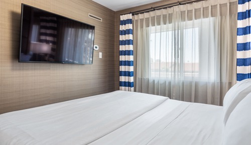 Deluxe Suite, 1 King Bed with Sofa bed, Kitchen, Courtyard View