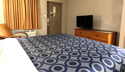 Room, 1 King Bed, Smoking