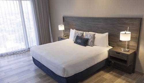 1 King Bed