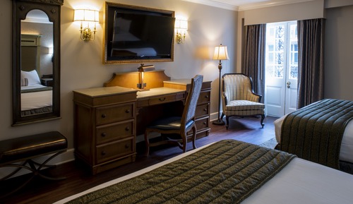Room, 2 Queen Beds, Balcony, Courtyard View