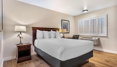 Standard Room, 1 Queen Bed, Accessible, Bathtub