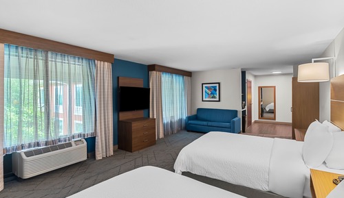 Suite, 2 Queen Beds, Accessible (Mobility, Bathtub)