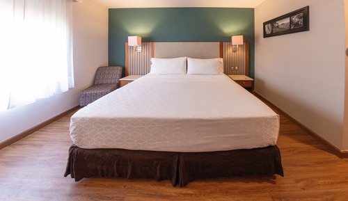 Standard Room, 1 King Bed