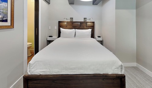 Deluxe Studio Loft 302