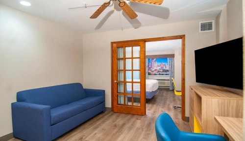 Suite, 1 Bedroom, Non Smoking (1 King Bed)