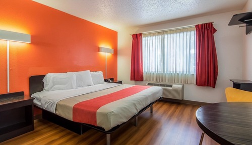 Standard Suite, 1 King Bed, Smoking