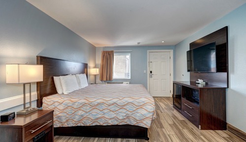 Deluxe Room, 1 King Bed (Smoke Free)