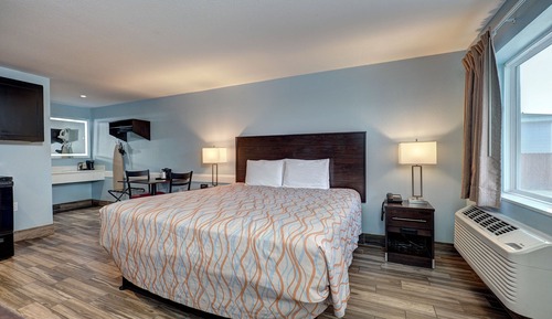 Standard Suite, 1 King Bed, Kitchenette (Smoke Free)