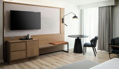 Junior Suite, 1 King Bed with Sofa bed (Mobility Accessible, Roll-In Shower)
