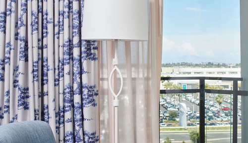 Room, 1 King Bed, Non Smoking, Balcony