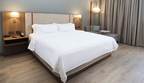 Standard Room, 1 King Bed, Balcony