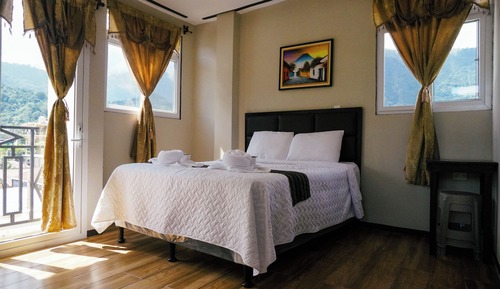 Basic Room, Hill View