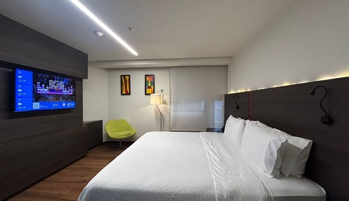 Suite, 1 King Bed