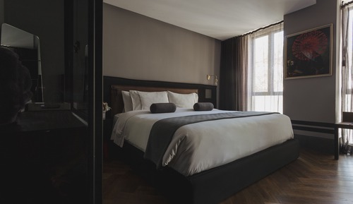 Junior Room, 1 King Bed