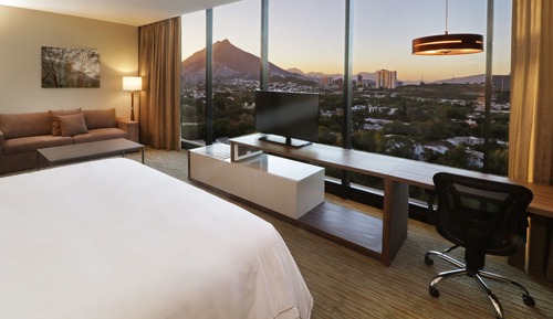 Standard Room, 1 King Bed, Balcony (Ballpark)