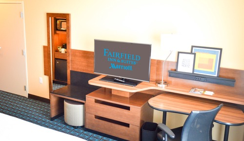 Room, 1 King Bed (Mobility/Hearing Access, Roll-In Shwr)
