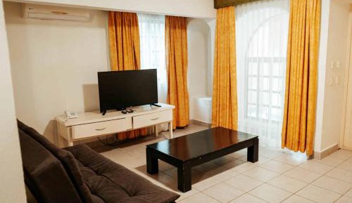 Family Room with Garden View