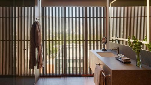 Corner King Room with Walk In Shower