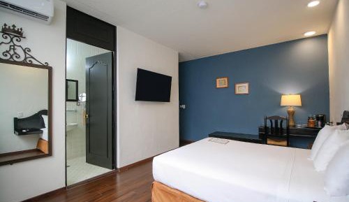 Standard Queen Room
