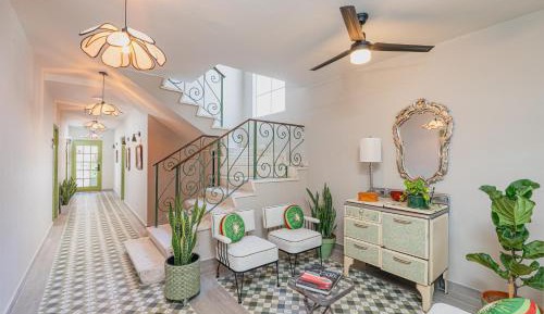 Deluxe One-Bedroom Apartment
