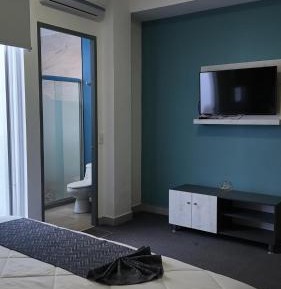 Deluxe Queen Suite