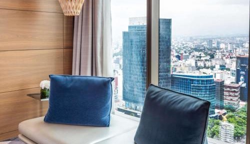 Superior King Room with Skyline View