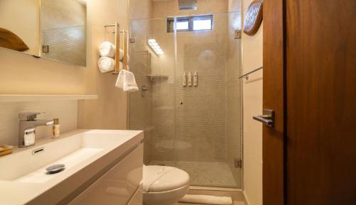 Deluxe Room (2 Adults + 1 Child)