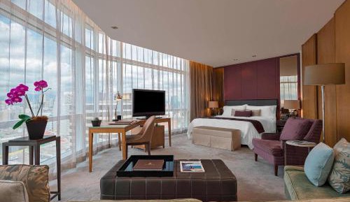 Executive Junior Butler Service, Suite, 1 King